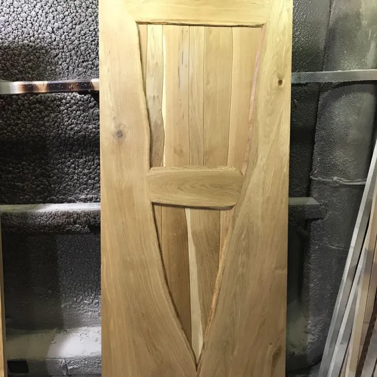 Дверь из массива дерева