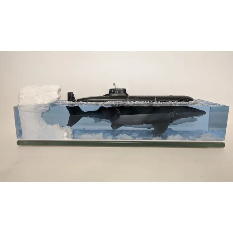 Подводная лодка проект 941 "Акула" с Большой белой акулой.