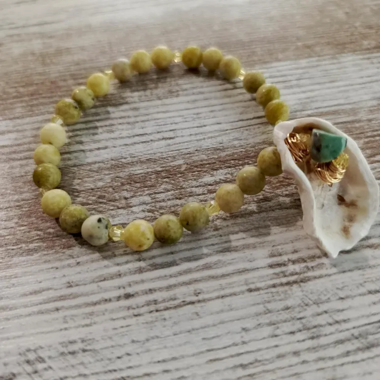 Браслет из африканской бирюзы с раковиной