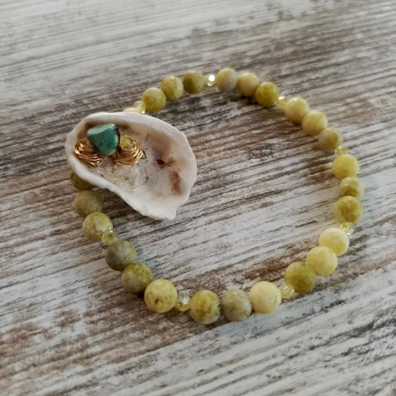 Браслет из африканской бирюзы с раковиной