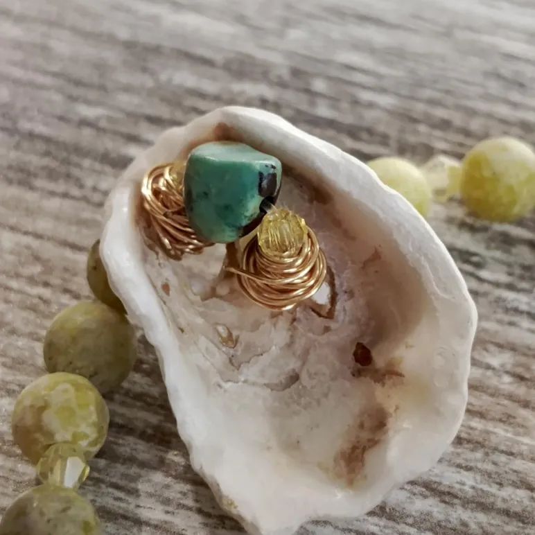 Браслет из африканской бирюзы с раковиной