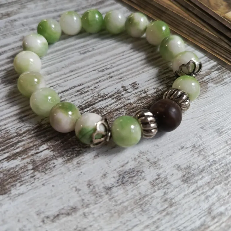 Браслет из жадеита с ониксом