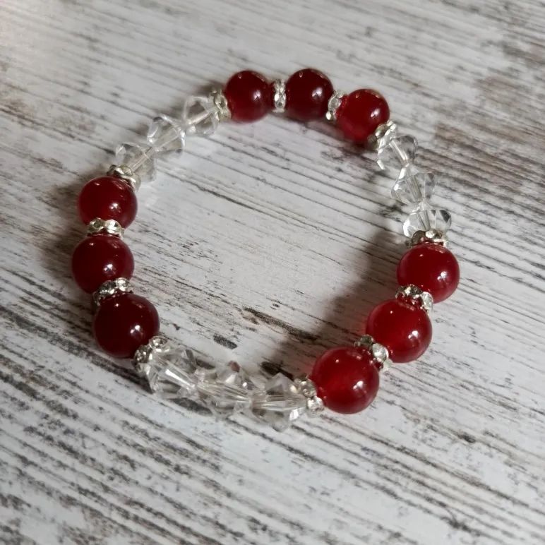 Браслет из граната и хрусталя