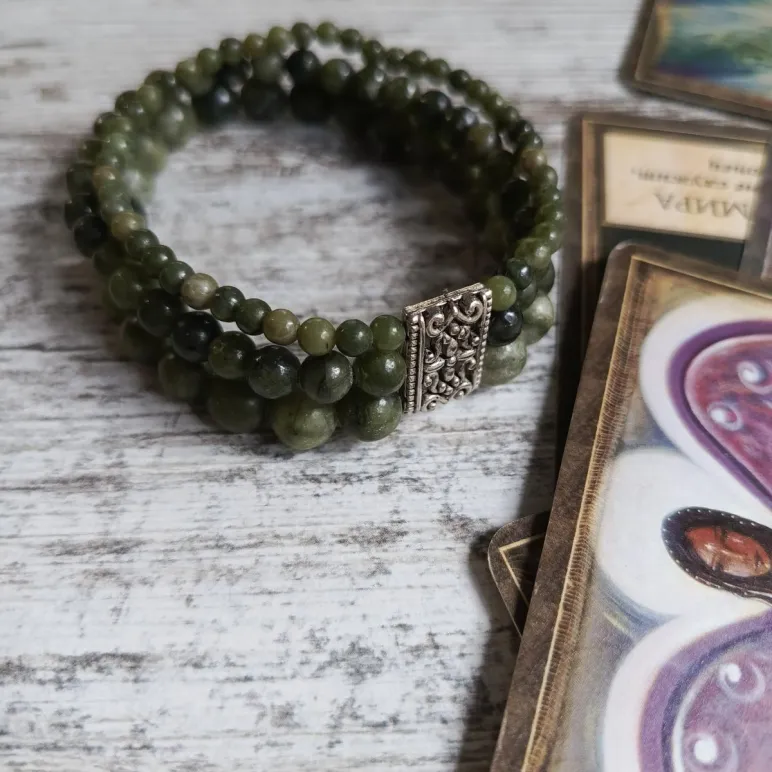 Тройной браслет из нефрита