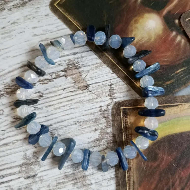 Браслет из опалита с кианитом