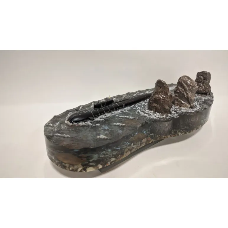 Подводная лодка 949А "Антей" на фоне скал "Три брата"