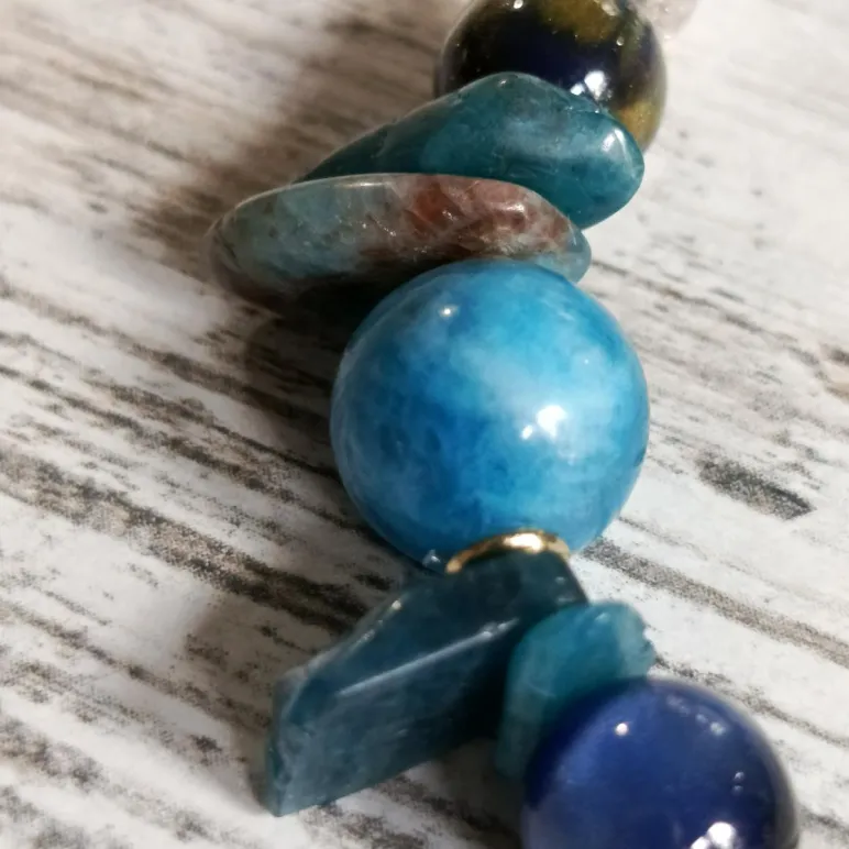 Браслет из апатита, черного опалита и хрусталя