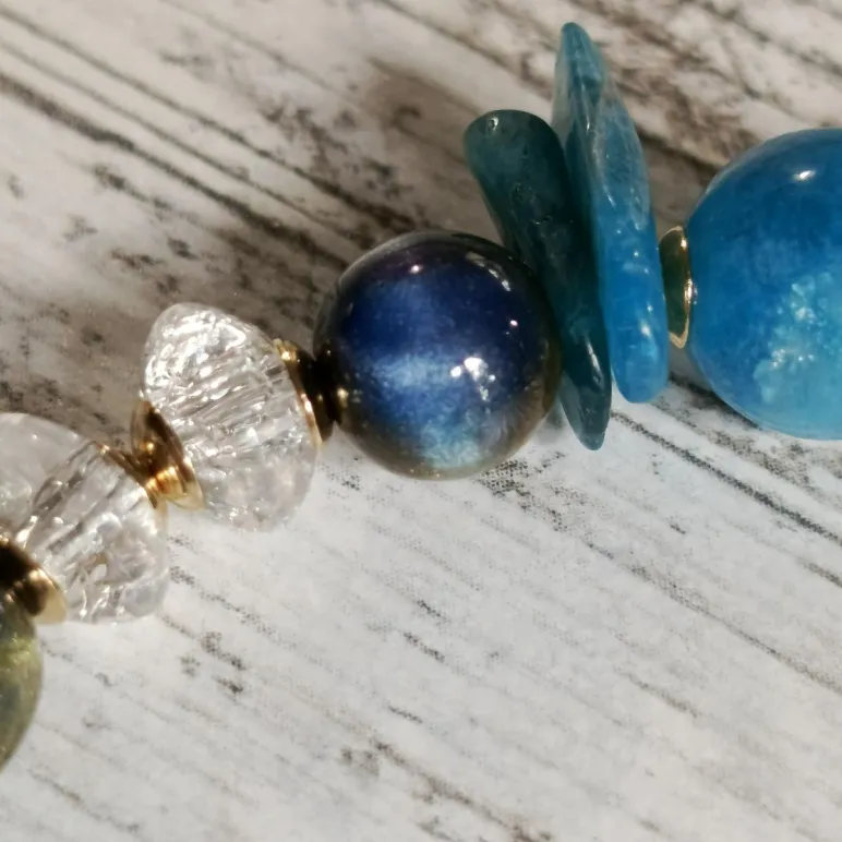 Браслет из апатита, черного опалита и хрусталя