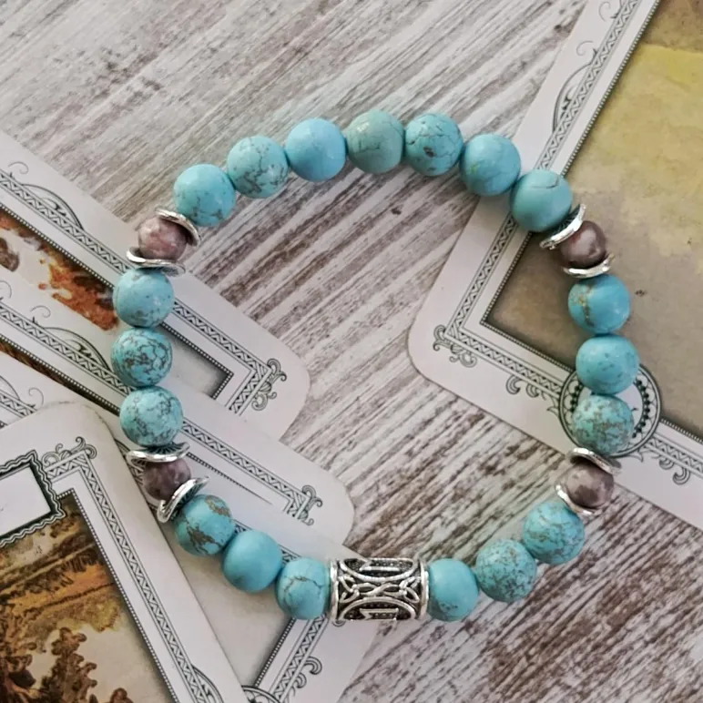 Браслет из бирюзы с рунами