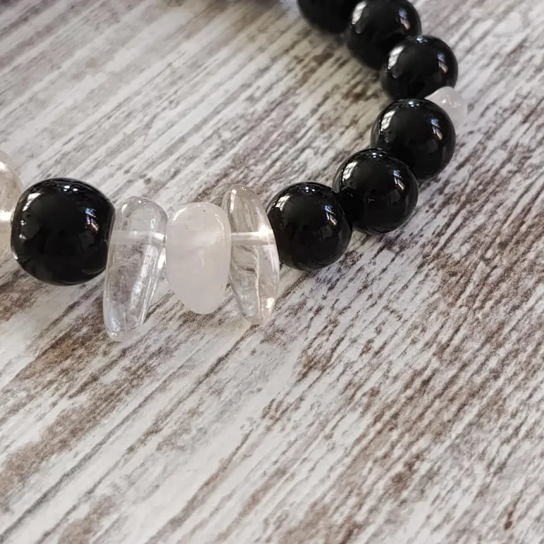 Браслет из черного оникса с кварцем