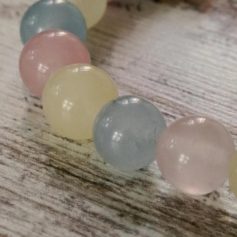 Браслет из бериллов с кораллом