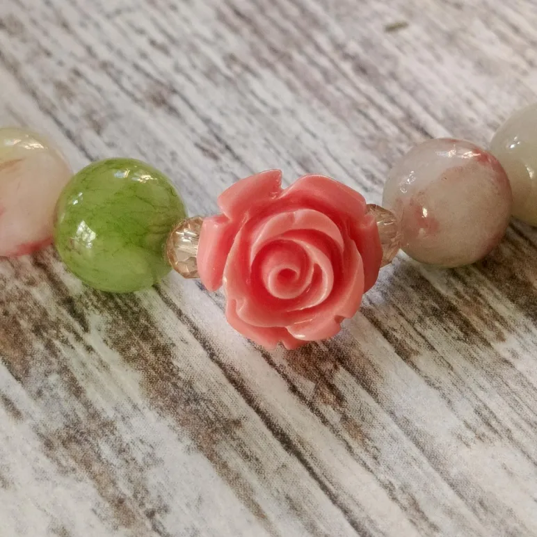 Браслет из турмалина с кальцитом и кораллом