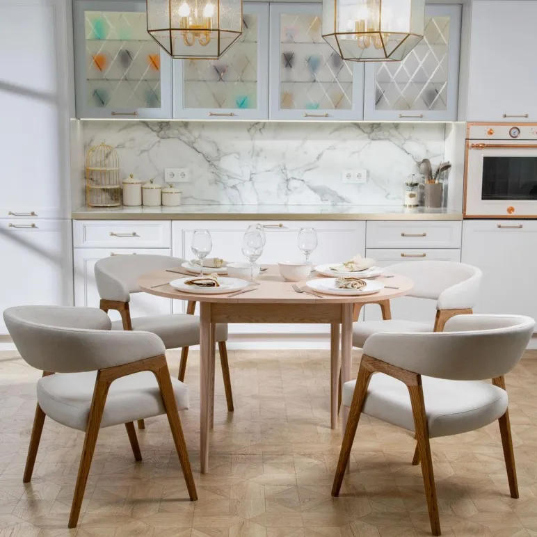 Круглый, раздвижной стол. Дубовый шпон, массив ясеня