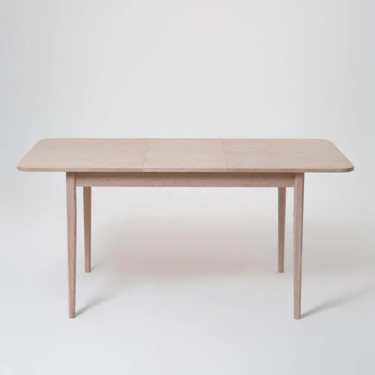 Прямоугольный, раздвижной стол. Дубовый шпон, массив ясеня