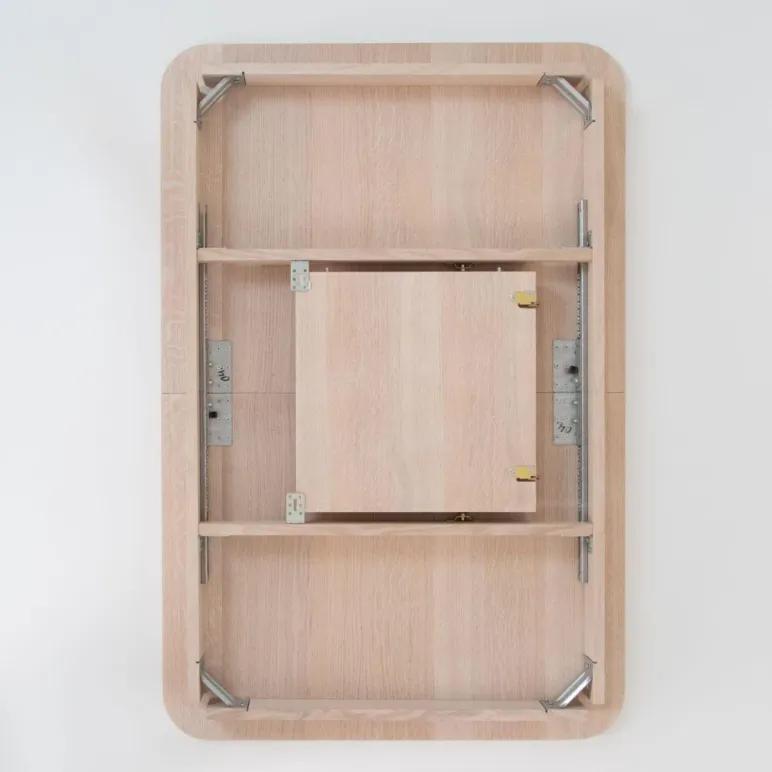 Прямоугольный, раздвижной стол. Дубовый шпон, массив ясеня