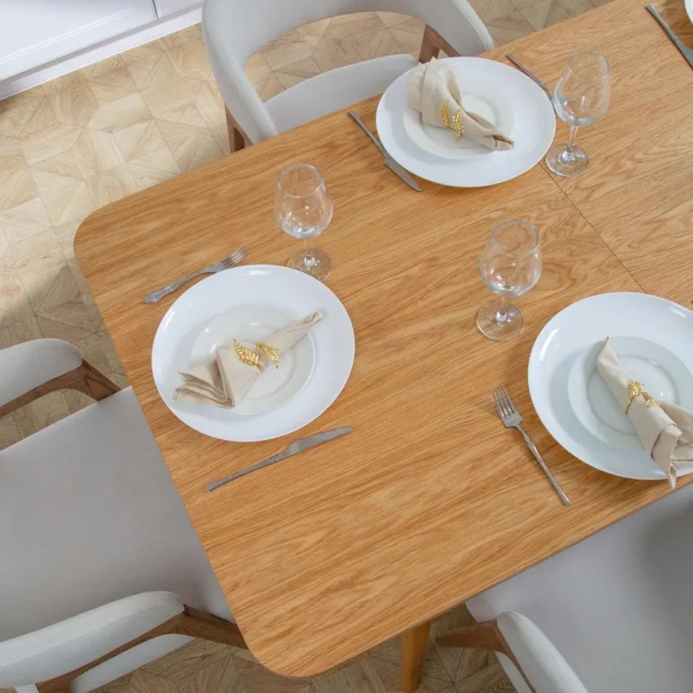 Прямоугольный, раздвижной стол. Дубовый шпон, массив ясеня