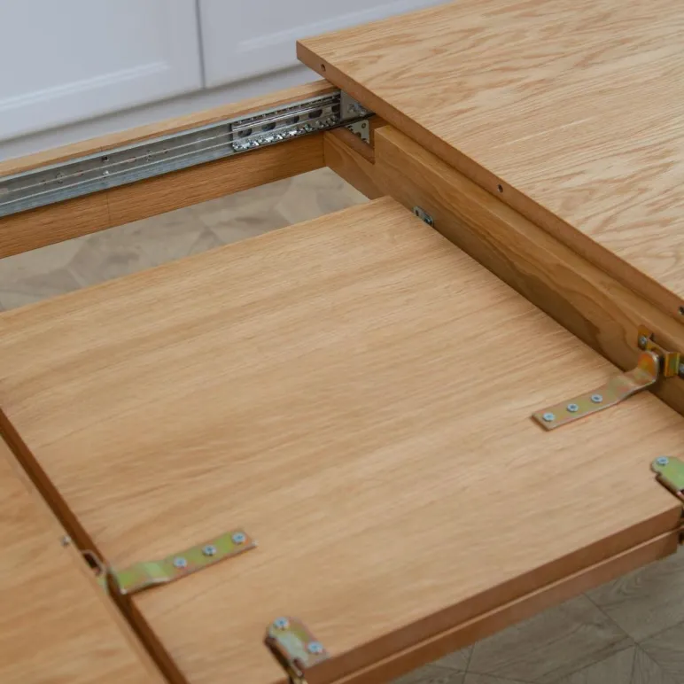 Прямоугольный, раздвижной стол. Дубовый шпон, массив ясеня