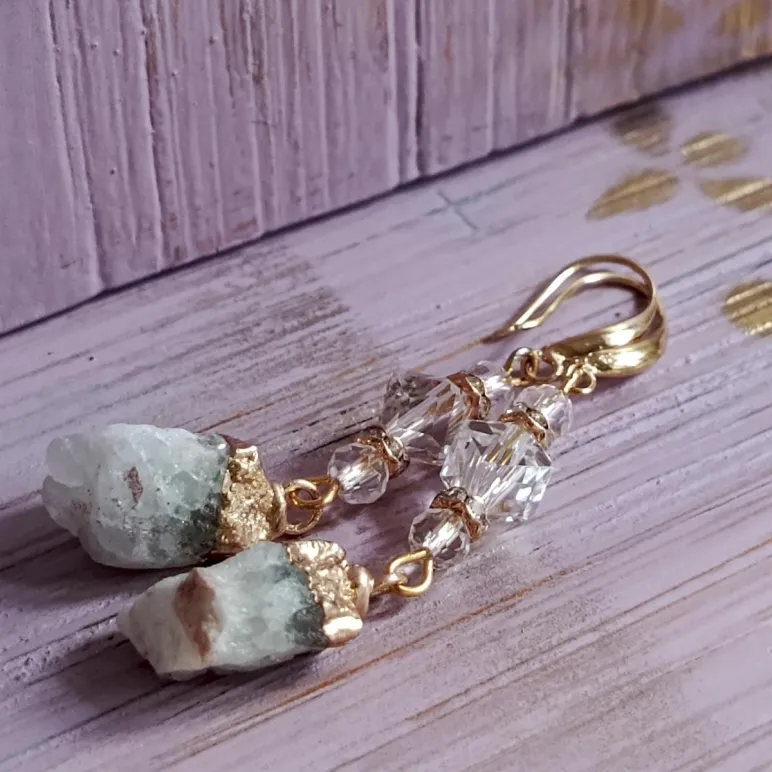 Серьги с пренитом и хрусталем