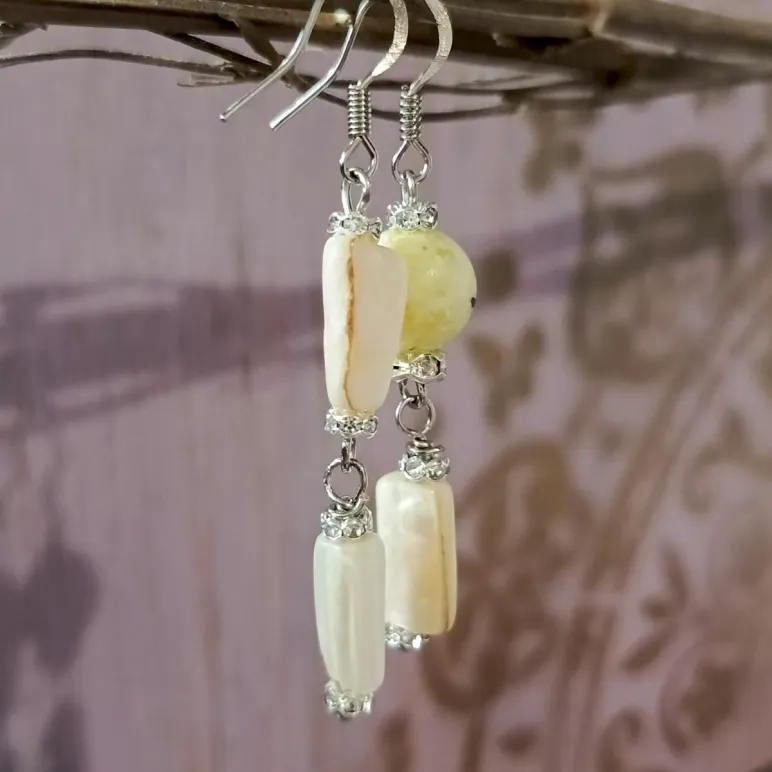 Серьги из африканской бирюзы и перламутра