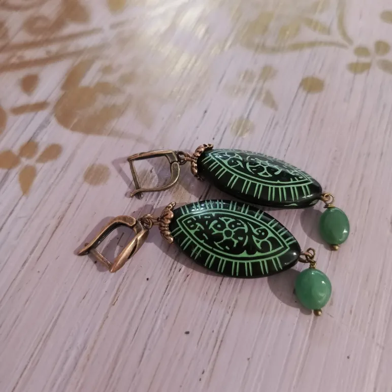 Серьги с бусинами ваджра и нефритом