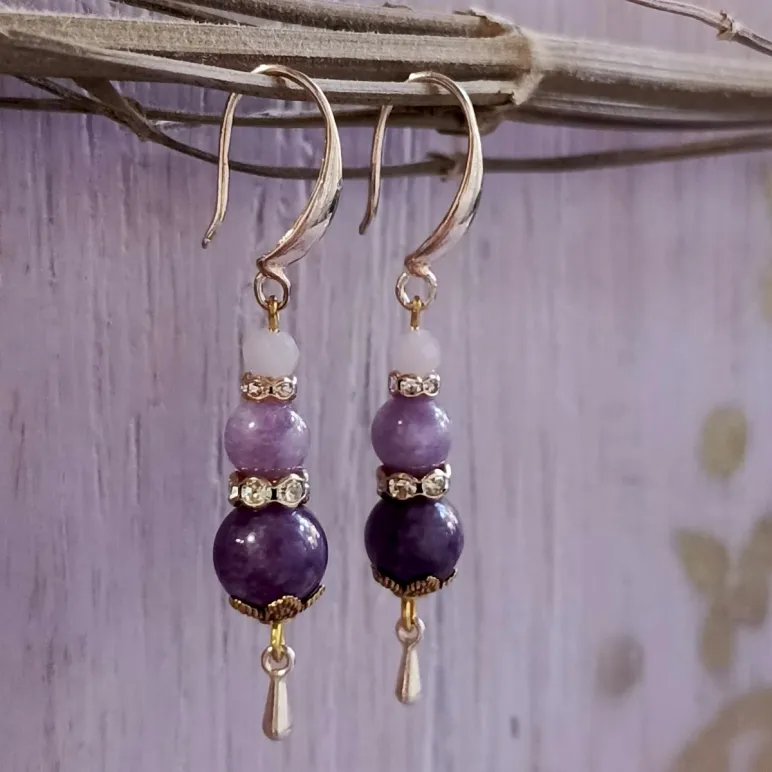 Серьги с чароитом, аметистом и фосфосидеритом