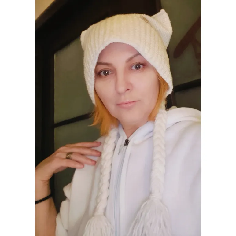 Шапка с ушками и минетки