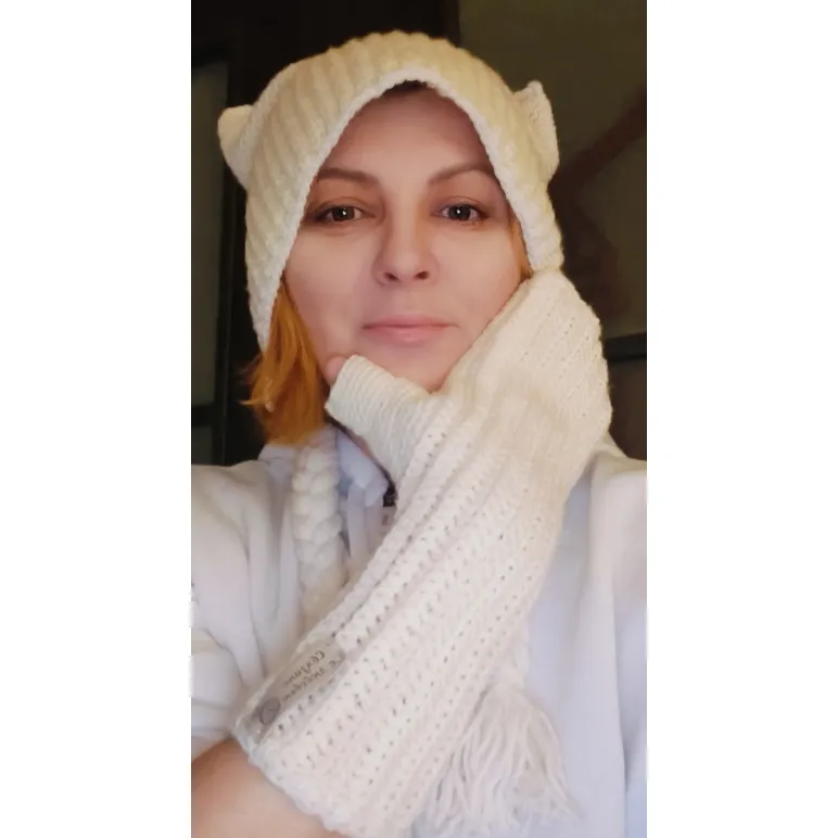 Шапка с ушками и минетки