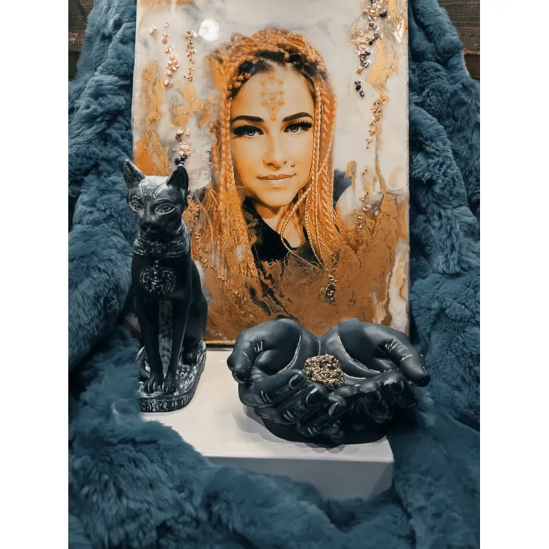 Хранительница очага Богиня " Бастет" и руки " Хранители равновесия "