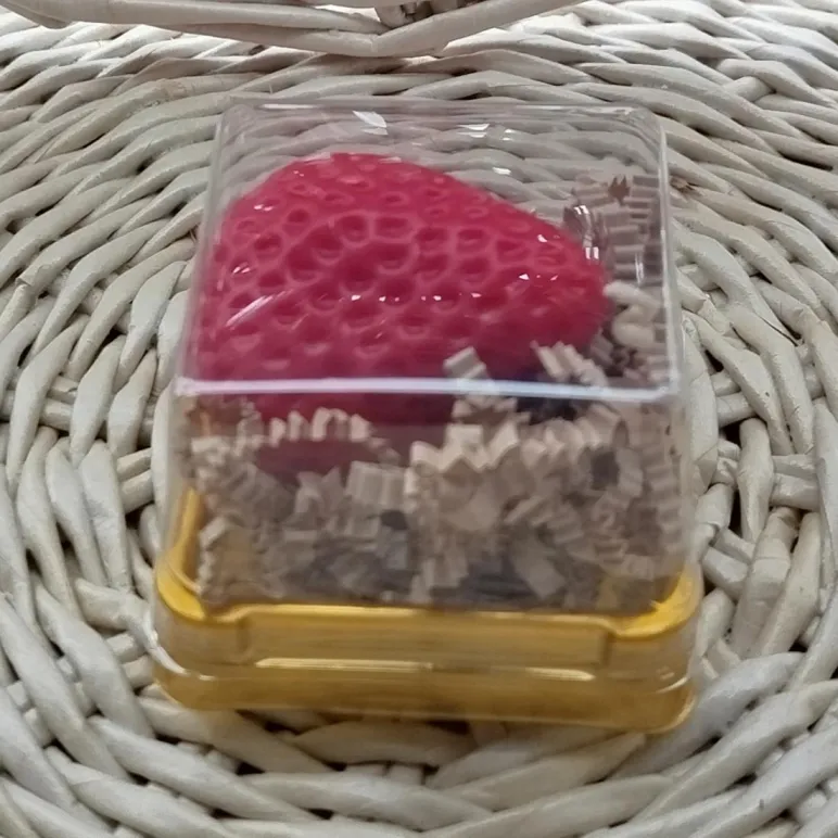 Свеча восковая бонбоньерка