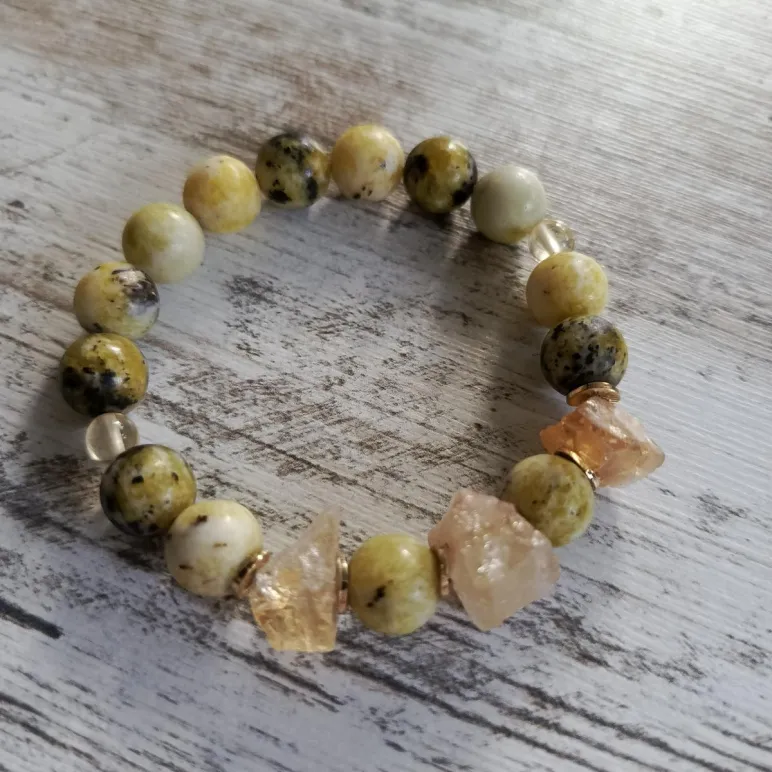 Браслет из серпентинита с цитрином