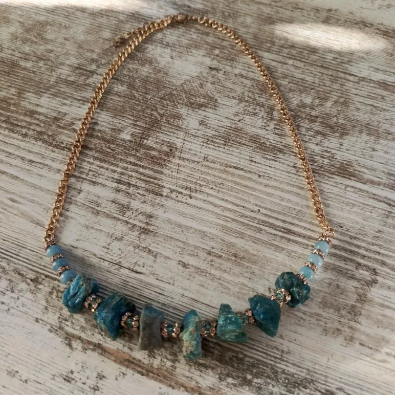 Колье с апатитом