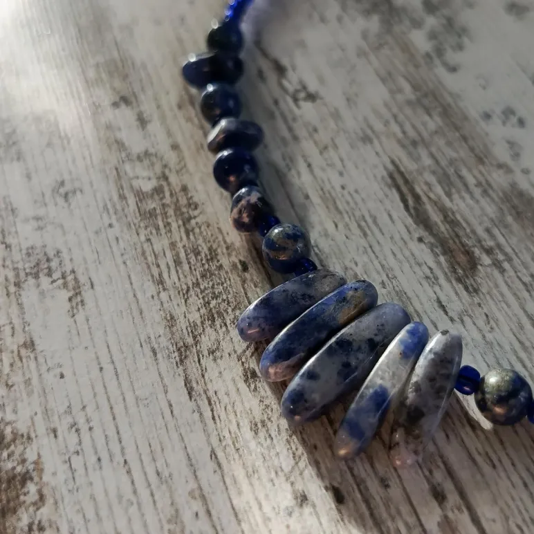 Чокер с содалитом