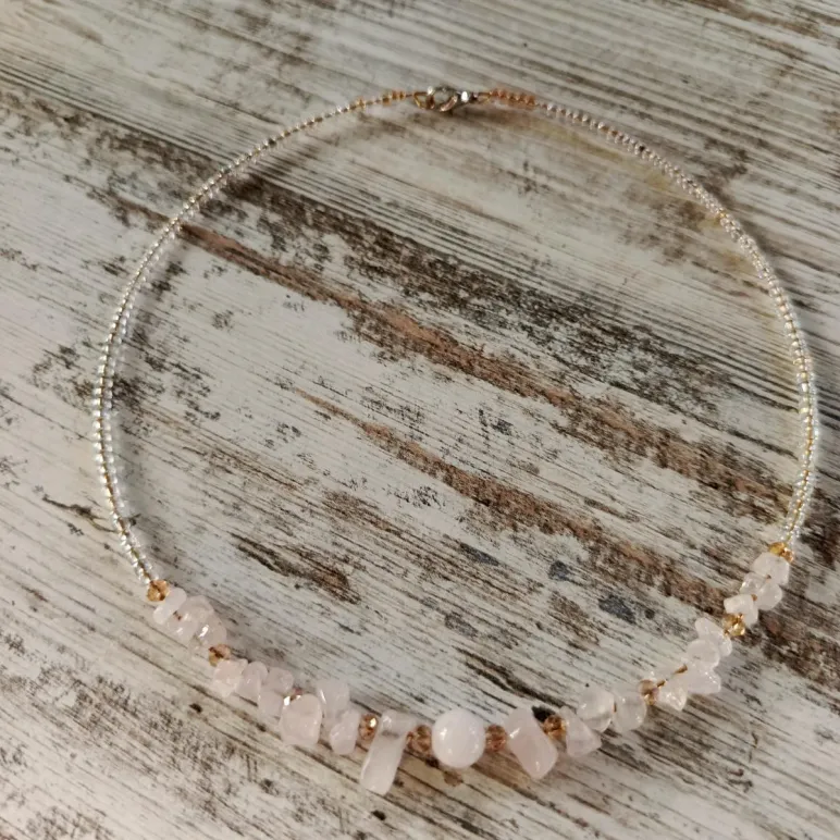 Чокер с розовым кварцем