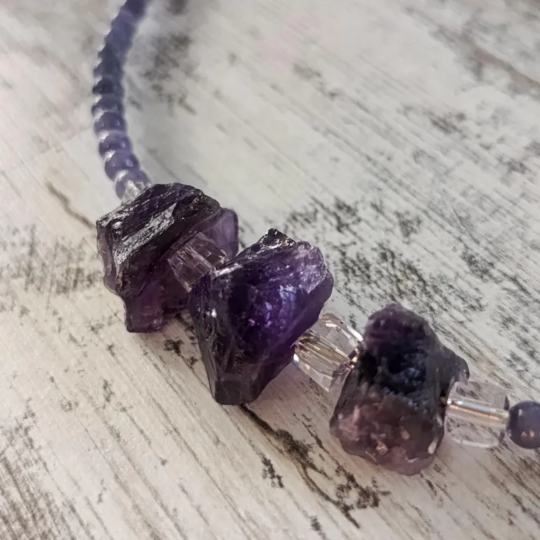 Чокер с диким аметистом