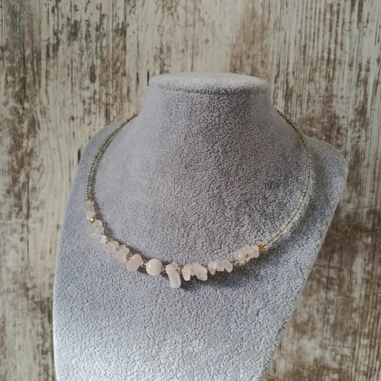 Чокер с розовым кварцем