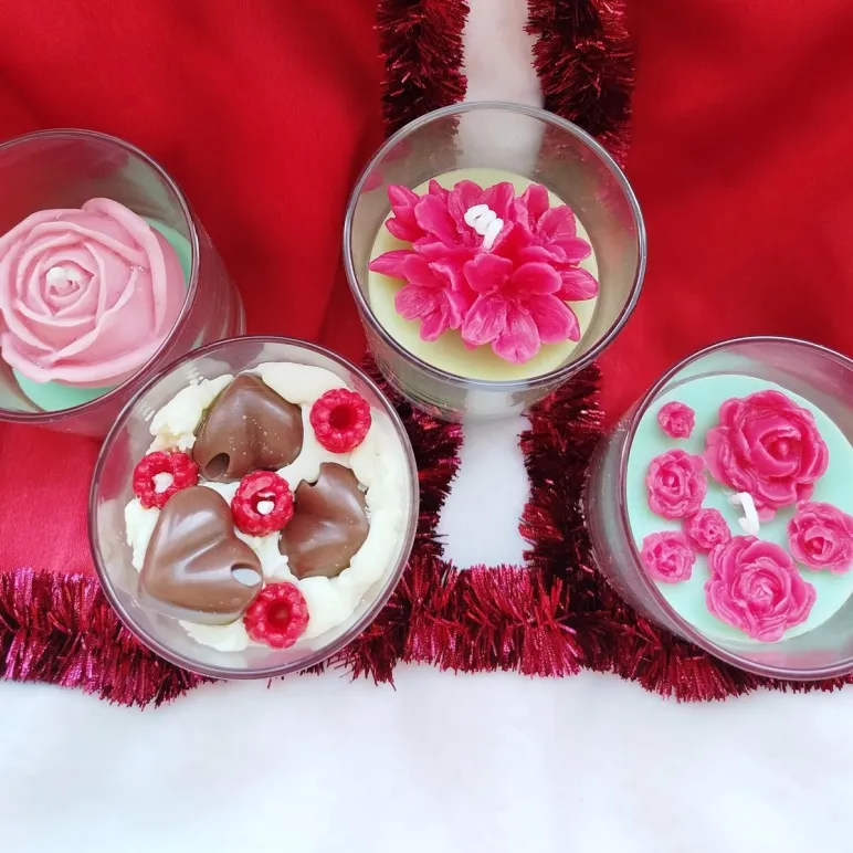 Свечи восковые в стакане