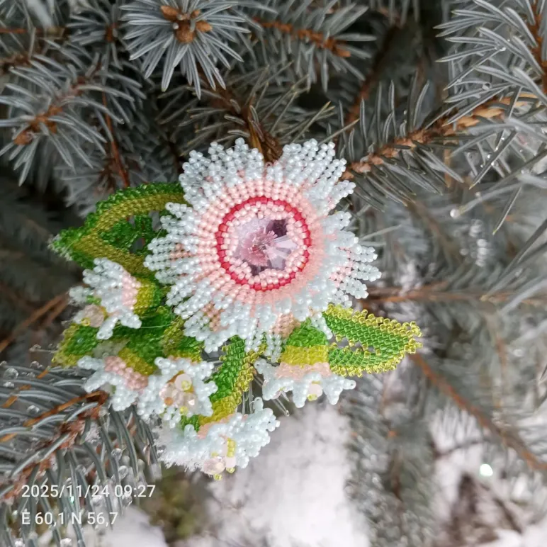 Брошь из японского бисера и страз" Рассвет в июне "