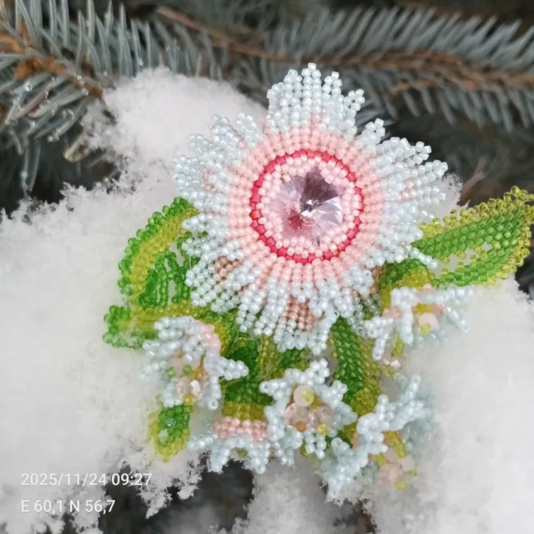 Брошь из японского бисера и страз" Рассвет в июне "