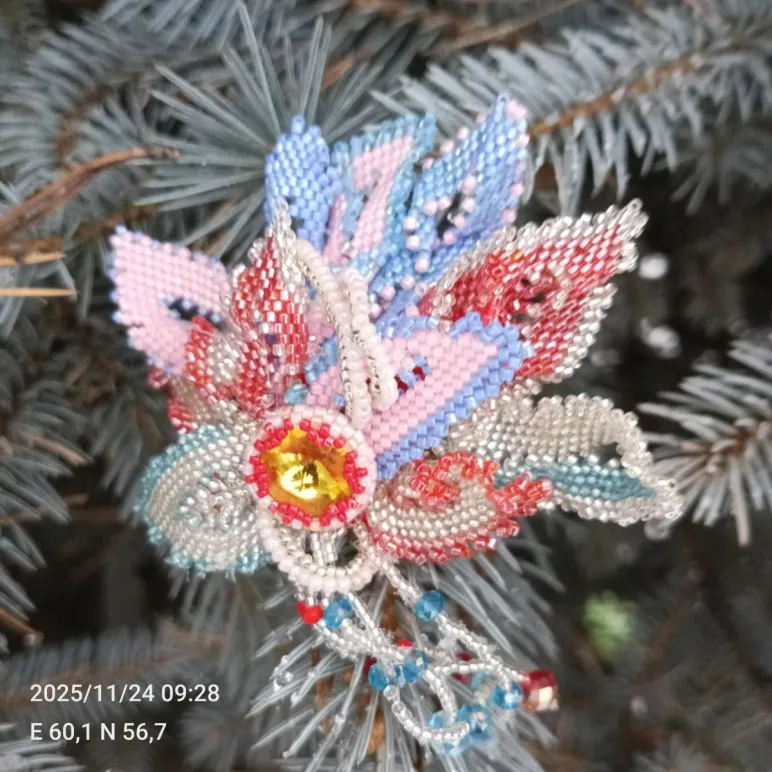 Брошь из японского бисера и страз" Чародейка"