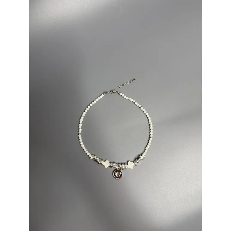 Чокер из натурального перламутра и гематита, с подвеской с бабочкой