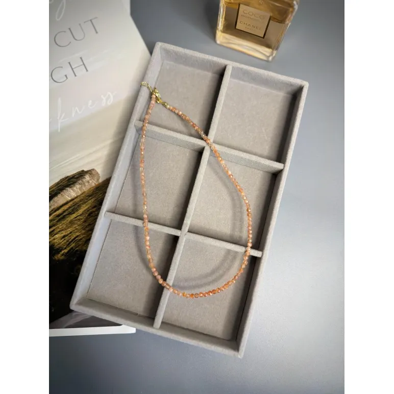 Чокер из натурального солнечного камня в ювелирной огранке