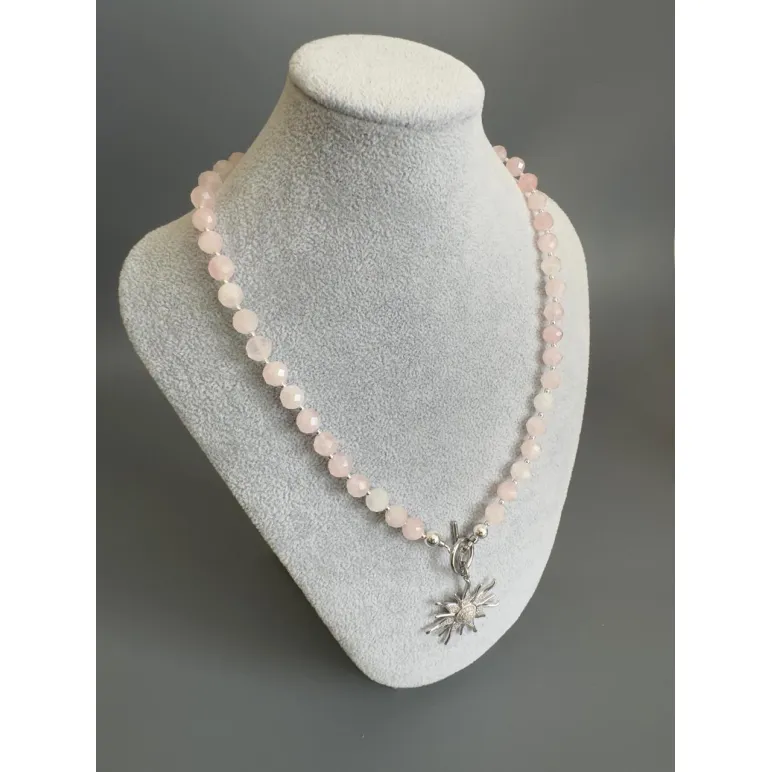 Колье из розового кварца в ювелирной огранке, с серебристой подвеской солнце