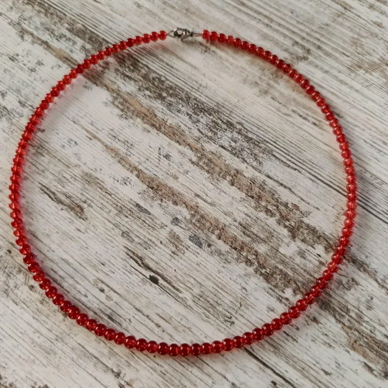 Чокер из красного янтаря