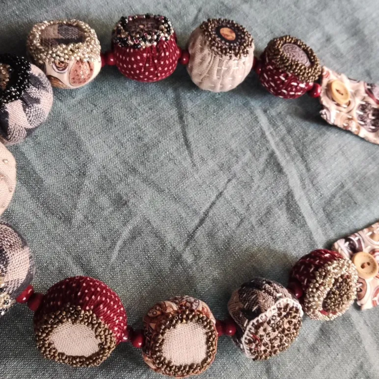 Бусы из текстиля ручной работы в стиле бохо