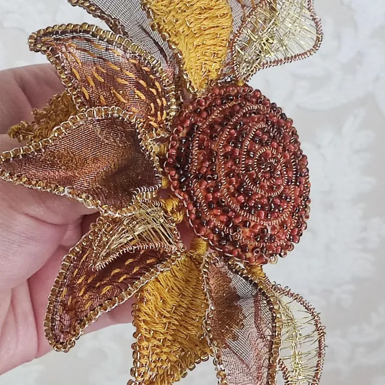 Брошь "Подсолнух"