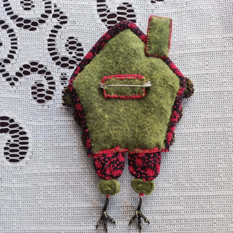 Брошь "Избушка"