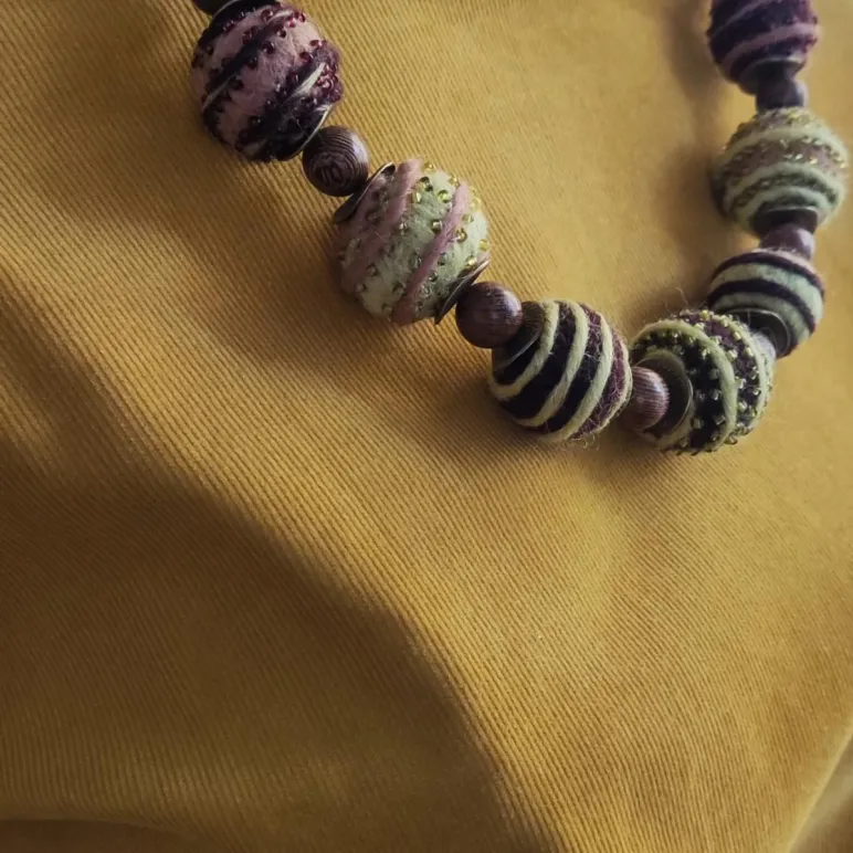 Бусы валяные ручной работы