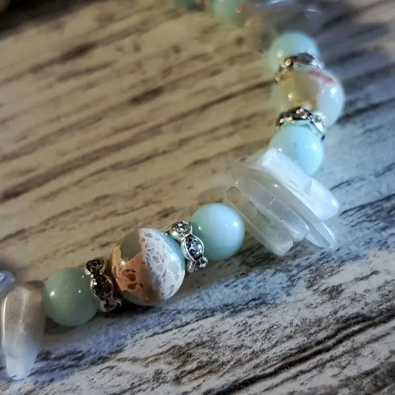 Браслет с варисцитом, аквамарином и лунным камнем