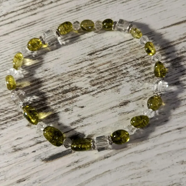 Браслет из хризолита и кварца