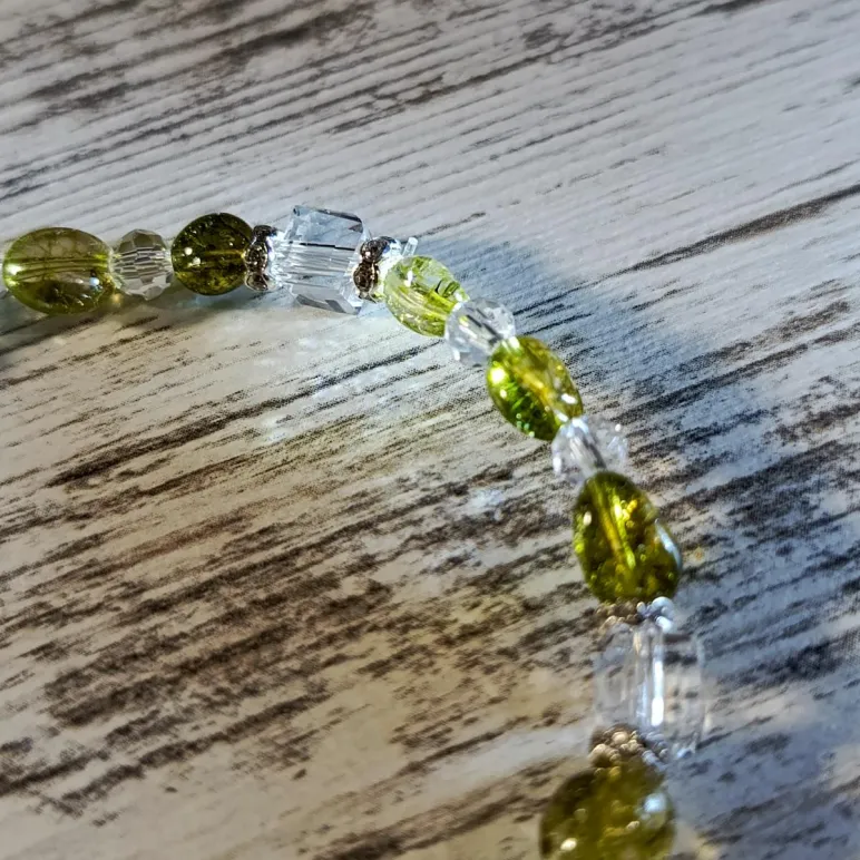 Браслет из хризолита и кварца